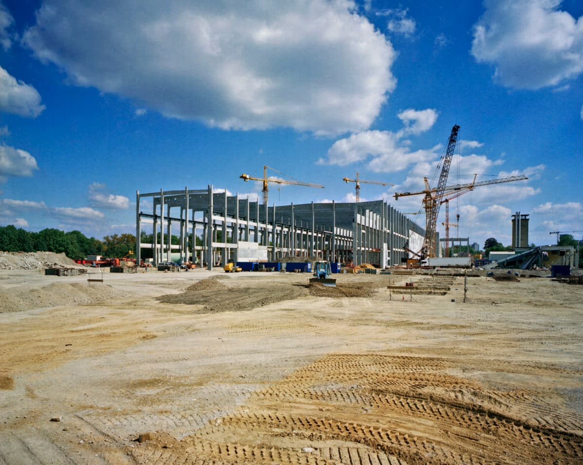 Cranes around a building1200x958